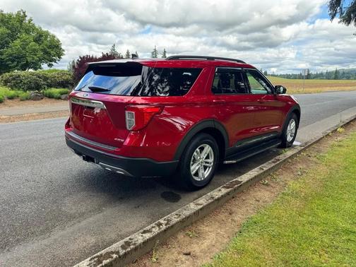 Rapid Red Metallic Tinted Clearcoat 2021 Ford Explorer XLT