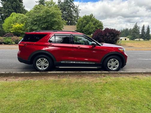Rapid Red Metallic Tinted Clearcoat 2021 Ford Explorer XLT