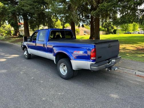 Blue 2003 Ford F-350 Lariat