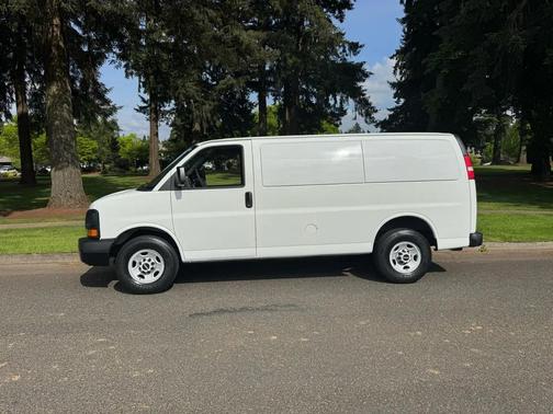 Summit White 2009 GMC Savana 3500 Cargo