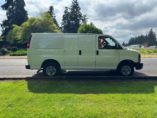 Summit White 2009 GMC Savana 3500 Cargo