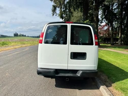 Summit White 2009 GMC Savana 3500 Cargo