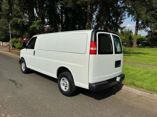 Summit White 2009 GMC Savana 3500 Cargo