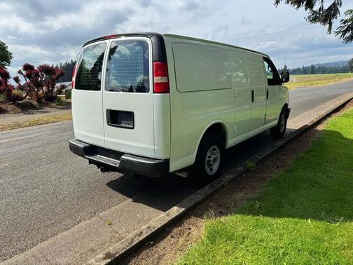 Summit White 2009 GMC Savana 3500 Cargo