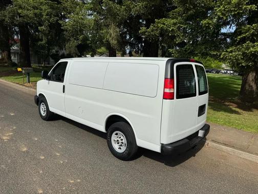 Summit White 2009 GMC Savana 3500 Cargo