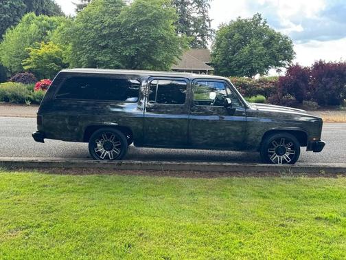Black 1990 Chevrolet Suburban 1500