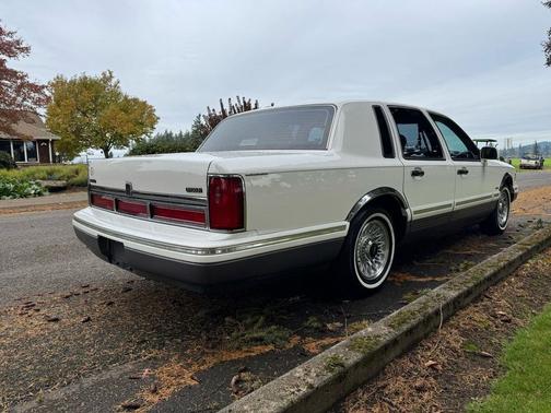 1996 Lincoln Town Car Signature