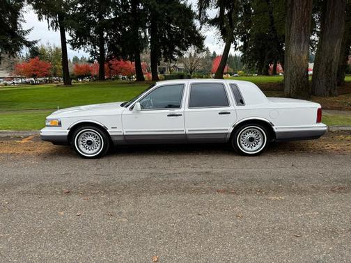 1996 Lincoln Town Car Signature