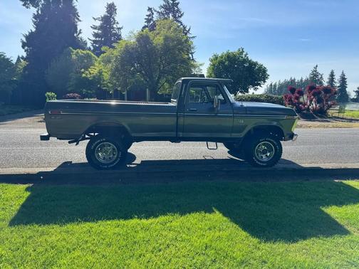 Charcoal 1976 Ford F-250 RANGER 4WD