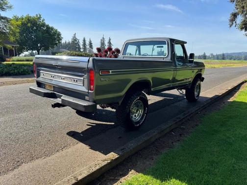 Charcoal 1976 Ford F-250 RANGER 4WD
