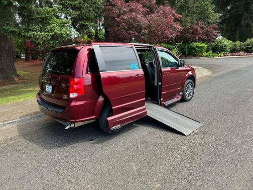 Octane Red Pearlcoat 2017 Dodge Grand Caravan SXT