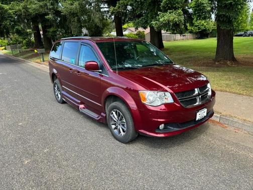 Octane Red Pearlcoat 2017 Dodge Grand Caravan SXT