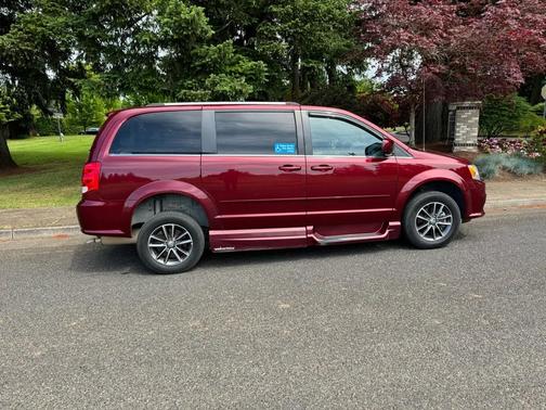 Octane Red Pearlcoat 2017 Dodge Grand Caravan SXT