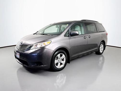 Predawn Gray Mica 2017 Toyota Sienna LE