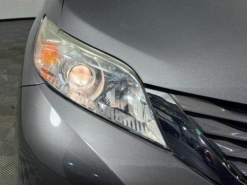 Predawn Gray Mica 2017 Toyota Sienna LE