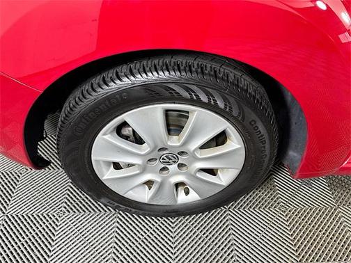 2009 Volkswagen New Beetle S