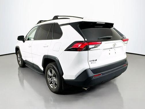 Ice Cap 2024 Toyota RAV4 XLE