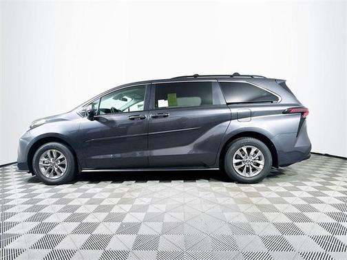 2025 Toyota Sienna LE