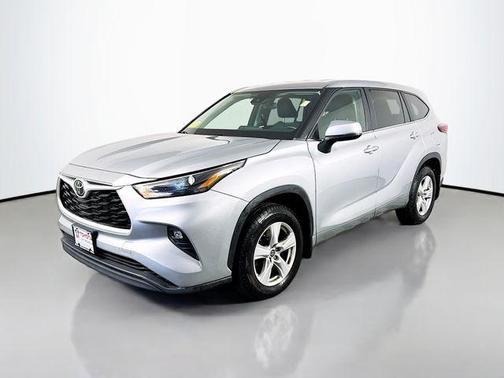 Celestial Silver Metallic 2023 Toyota Highlander LE