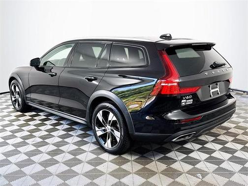 2021 Volvo V60 Cross Country T5