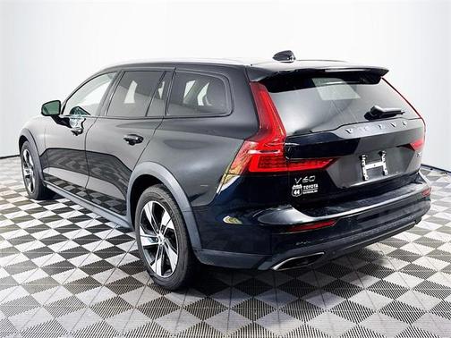 2021 Volvo V60 Cross Country T5