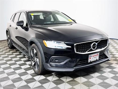 2021 Volvo V60 Cross Country T5