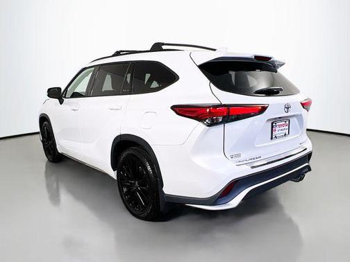 Wind Chill Pearl 2023 Toyota Highlander XSE