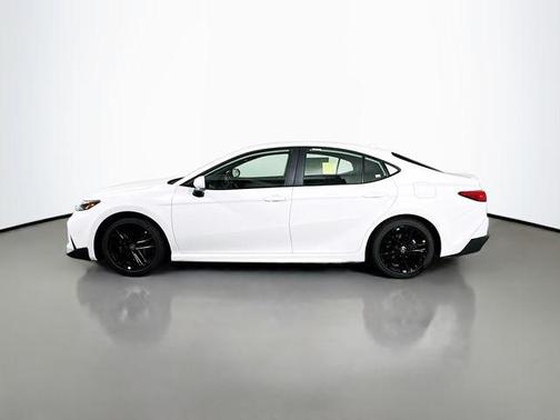 Ice Cap 2026 Toyota Camry SE