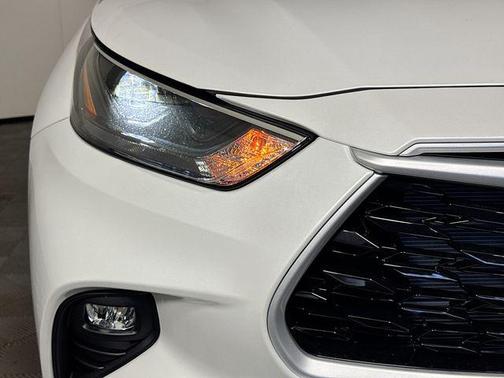 Wind Chill Pearl 2026 Toyota Highlander Hybrid XLE