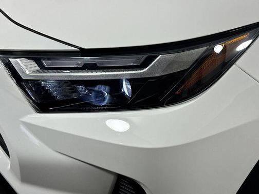 Ice Cap 2023 Toyota RAV4 LE