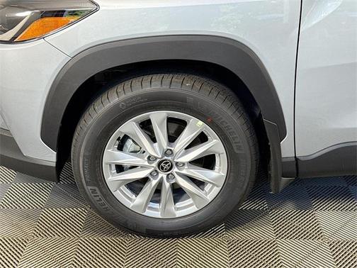 2025 Toyota Corolla Cross LE