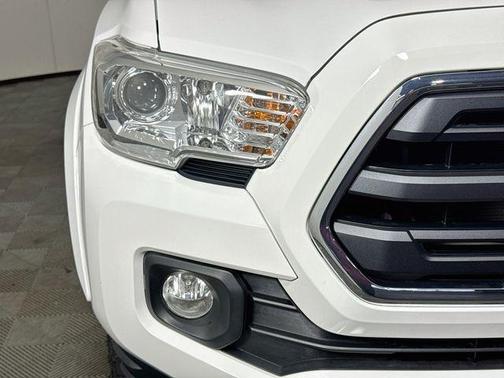 Super White 2019 Toyota Tacoma SR5