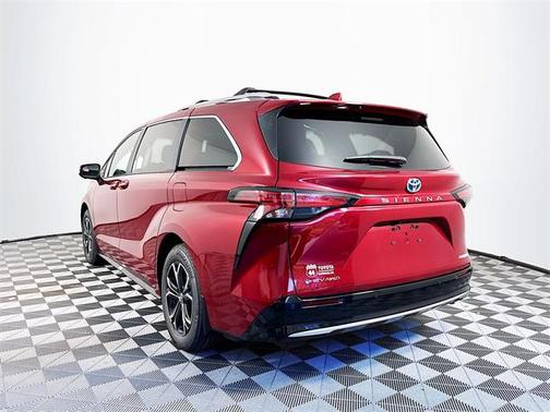 2025 Toyota Sienna Platinum