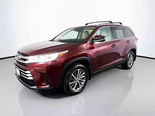 Ooh La La Rouge Mica 2019 Toyota Highlander XLE
