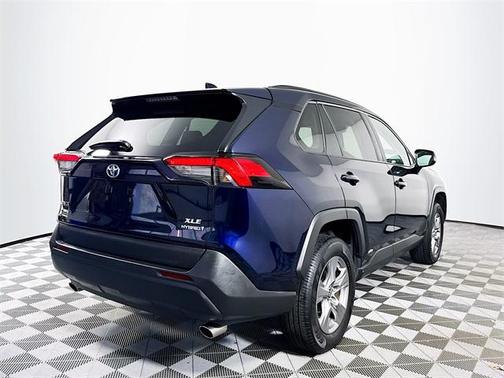 2022 Toyota RAV4 Hybrid XLE