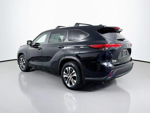 Midnight Black Metallic 2023 Toyota Highlander XLE