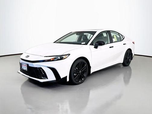Ice 2026 Toyota Camry SE