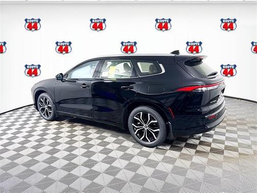2025 Toyota Crown Signia XLE
