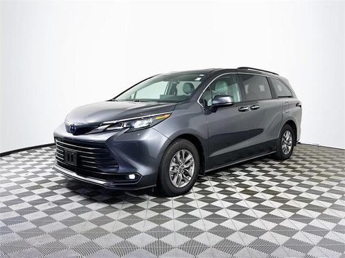 2025 Toyota Sienna XLE