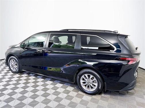 2023 Toyota Sienna XLE 7 Passenger