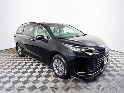 2023 Toyota Sienna XLE 7 Passenger
