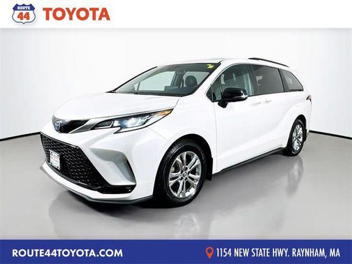 Wind Chill Pearl 2023 Toyota Sienna XSE 7 Passenger