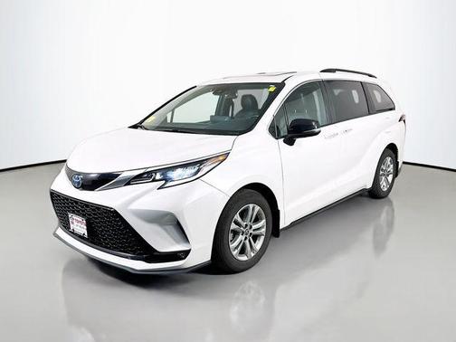 2023 Toyota Sienna XSE 7 Passenger