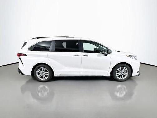 2023 Toyota Sienna XSE 7 Passenger
