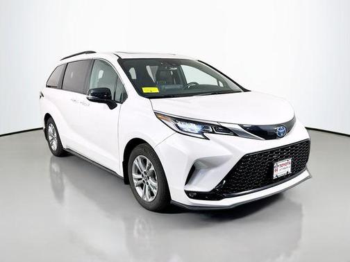 2023 Toyota Sienna XSE 7 Passenger
