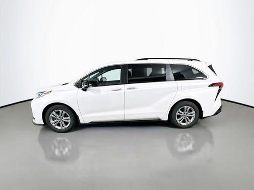 2023 Toyota Sienna XSE 7 Passenger