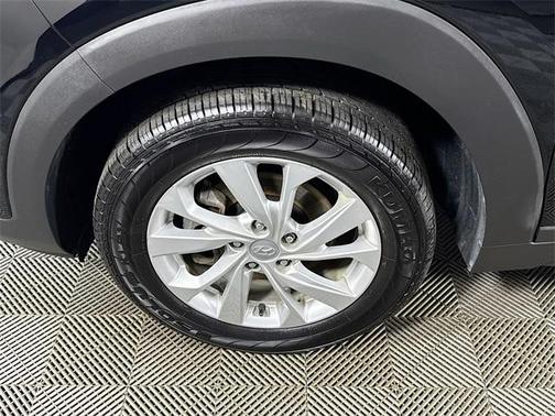 2021 Hyundai TUCSON SE