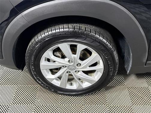 2021 Hyundai TUCSON SE