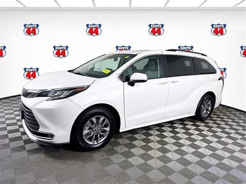 2023 Toyota Sienna XLE 7 Passenger