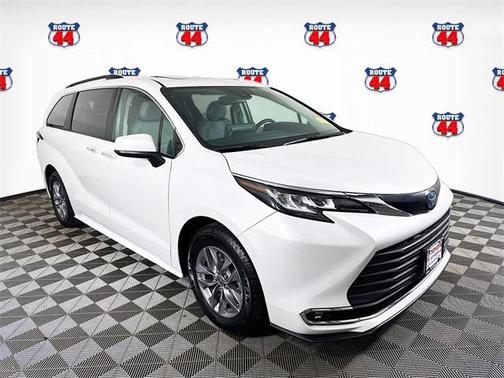 2023 Toyota Sienna XLE 7 Passenger